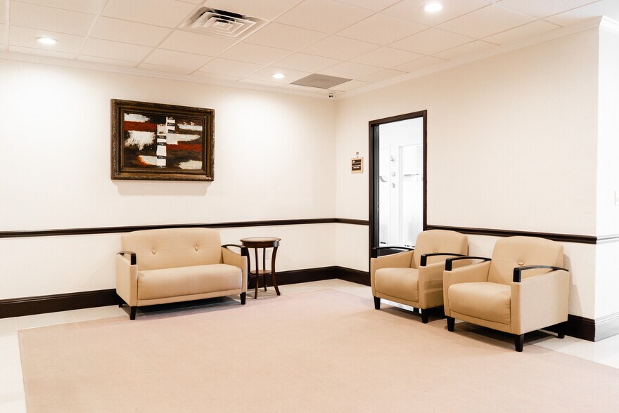 More Photos Of 131 E New York Ave, Deland Medical For Lease