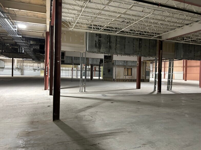 More Photos Of 10321 W Reno Ave, Oklahoma City Manufacturing For Lease