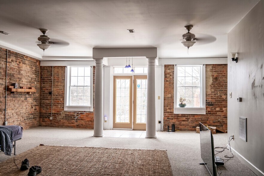 More Photos Of 105 W Main St, Elkin Office For Sale