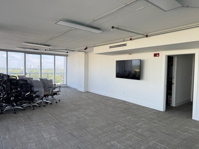 More Photos Of 1720 Harrison St, Hollywood Office Residential For Sale