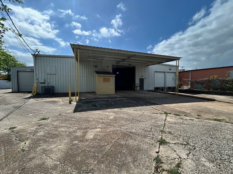 More Photos Of 3003 Bingle Rd, Houston Warehouse For Sale