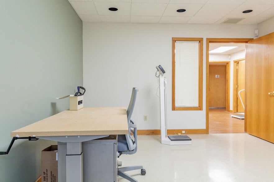 More Photos Of 25 Long Creek Dr, South Portland Medical For Sale