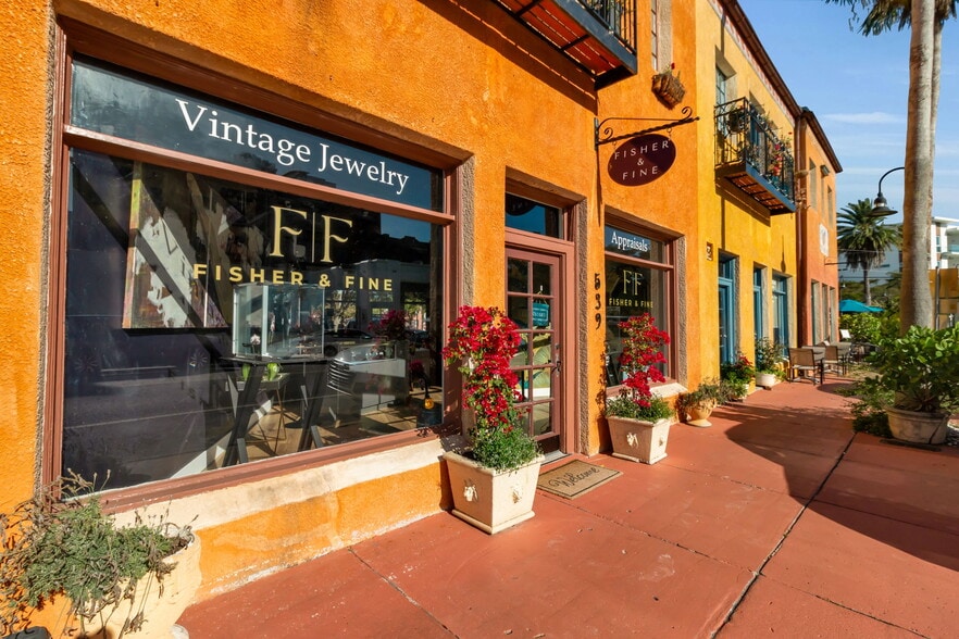 More Photos Of 530-536 S Pineapple Ave, Sarasota Storefront Retail Residential For Sale