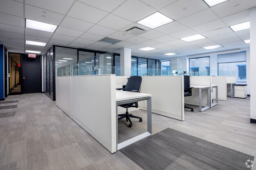 More Photos Of 1555 Rue Peel, Montréal Office For Lease