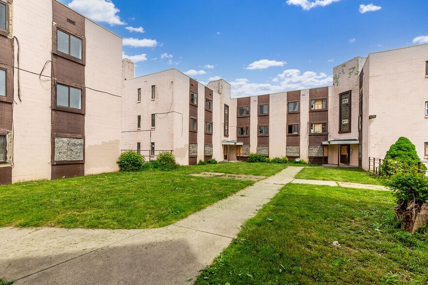 More Photos Of 628 9th St, Niagara Falls Apartments For Sale