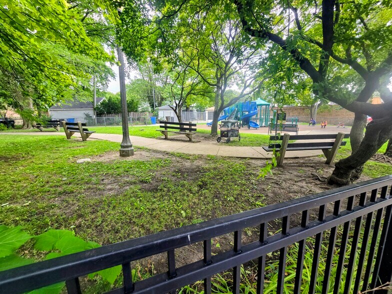 More Photos Of 5277 N Elston Ave, Chicago Unknown For Lease