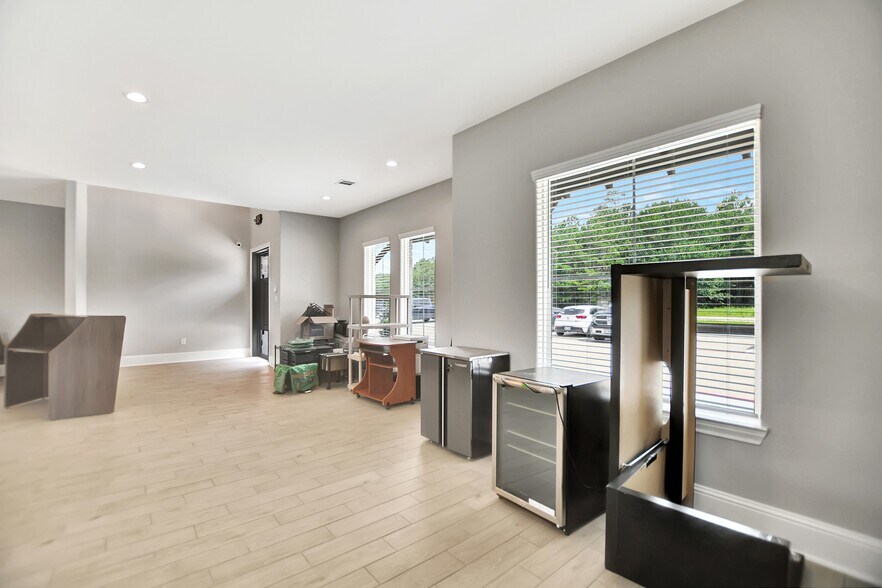 More Photos Of 31360 Nichols Sawmill Rd, Magnolia Medical For Lease