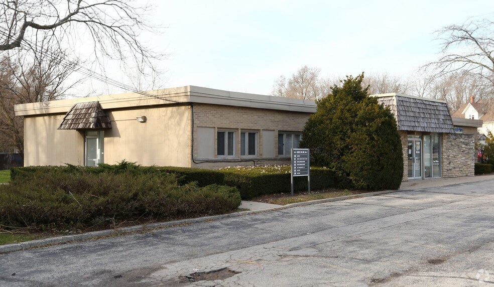More Photos Of 25975-25980 N Diamond Lake Rd, Mundelein Medical For Lease