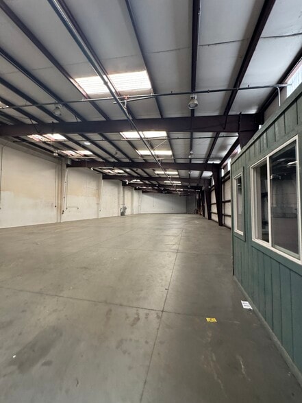 More Photos Of 1046 Twin View Blvd, Redding Industrial For Lease