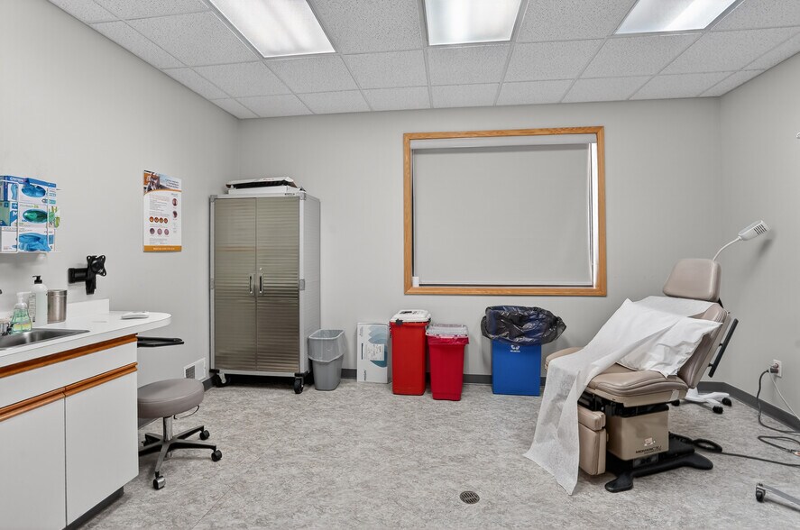 More Photos Of 1625 Ramblewood Dr, East Lansing Medical For Sale