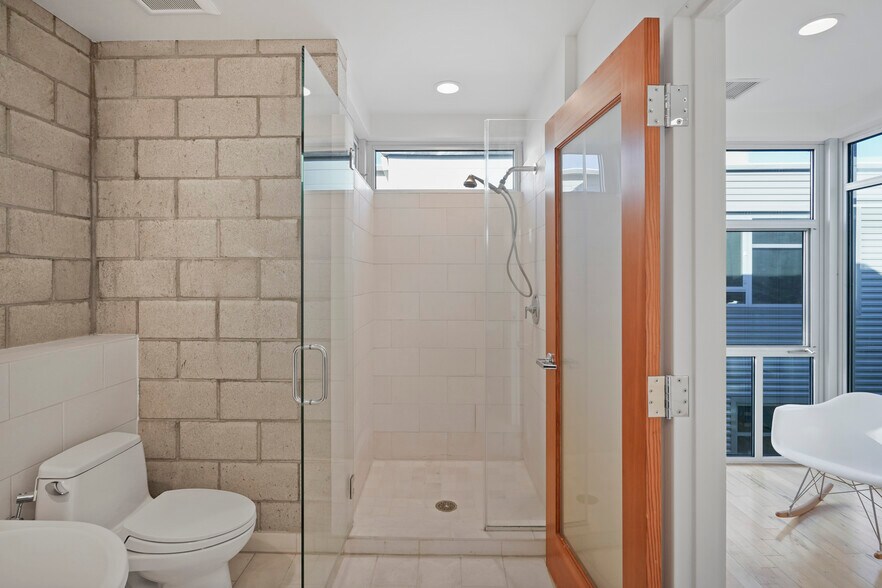More Photos Of 3450 Cahuenga Blvd W, Los Angeles Office Residential For Lease