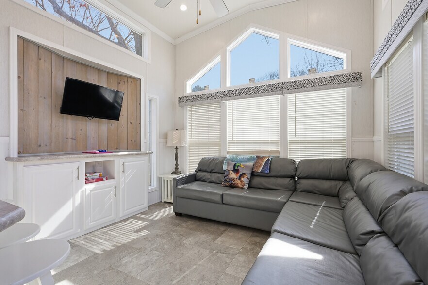 More Photos Of 89 Hunting Quarter Rd, Greenwood Trailer Camper Park For Sale