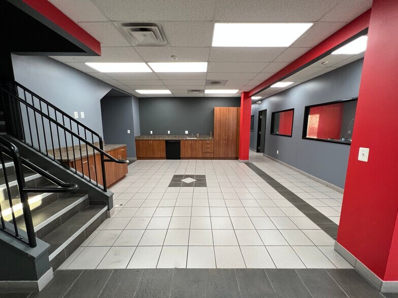 More Photos Of 11530 Stephens Rd, Warren Warehouse For Lease