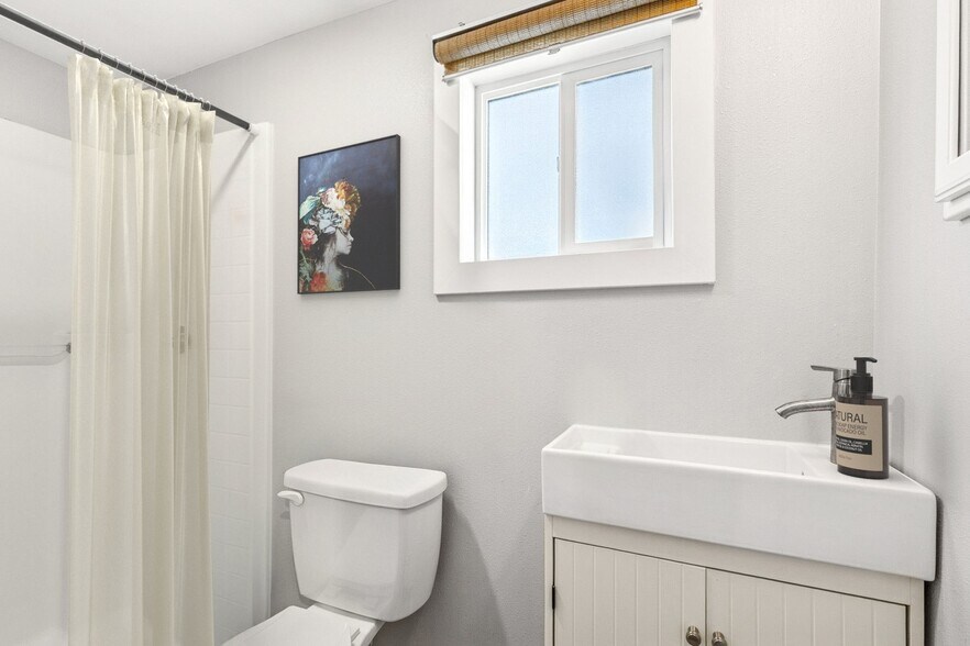 More Photos Of 13301 56th Ave S, Seattle Apartments For Sale