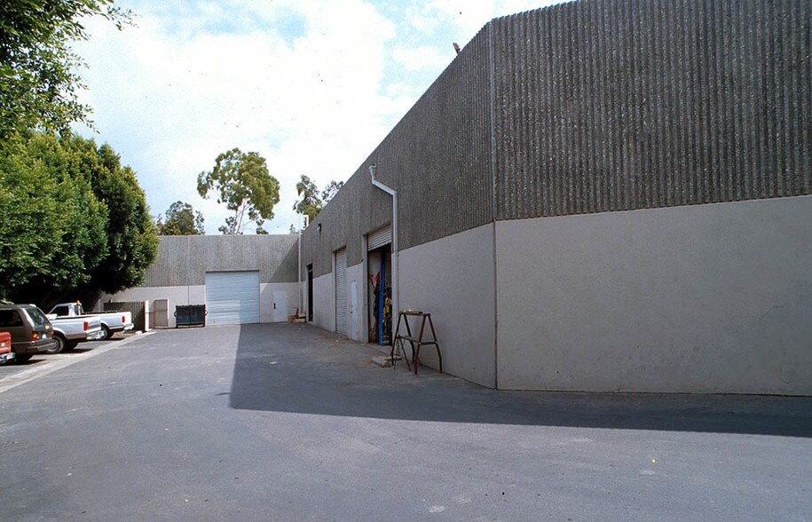 More Photos Of 17781-17791 Mitchell Ave N, Irvine Light Distribution For Lease