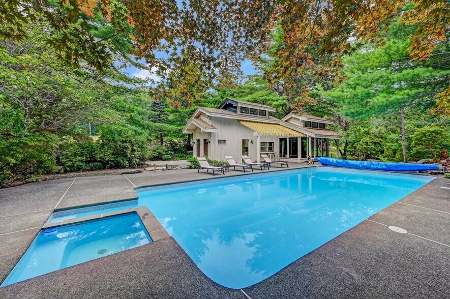 More Photos Of 112 Tawny Fox trl, East Stroudsburg Hospitality For Sale