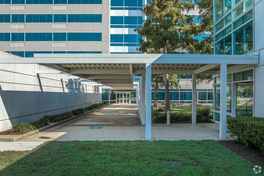 More Photos Of 4646 W Sam Houston Pky N, Houston Office For Lease