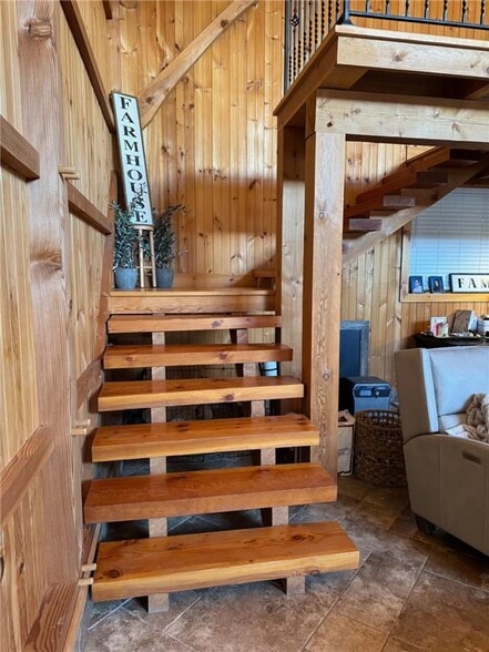 More Photos Of 115 Hilltop Dr, Phoenix Sports And Entertainment For Sale