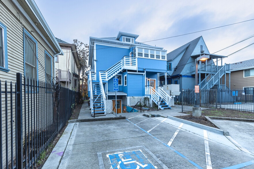 More Photos Of 2025 P St, Sacramento Office Residential For Lease