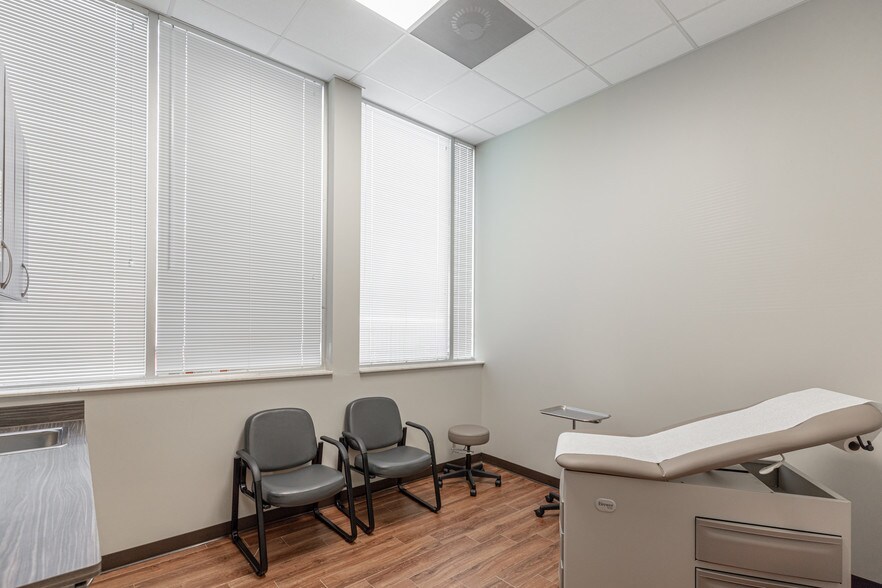 More Photos Of 16422 Stuebner Airline Rd, Spring Medical For Lease