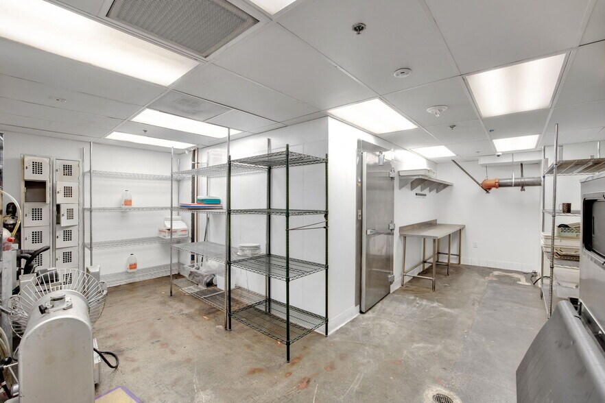 More Photos Of 701 W 7th St, Los Angeles Apartments For Lease