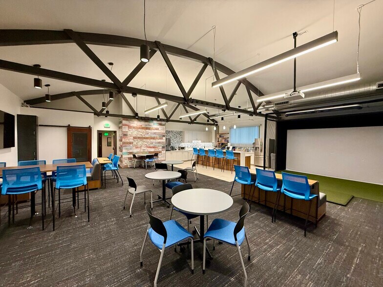 More Photos Of 155 3900 S, South Salt Lake Showroom For Lease