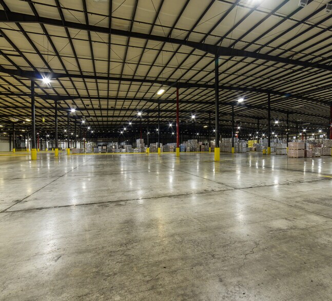 More Photos Of 1700 E Quarter Rd, Siloam Springs Manufacturing For Lease