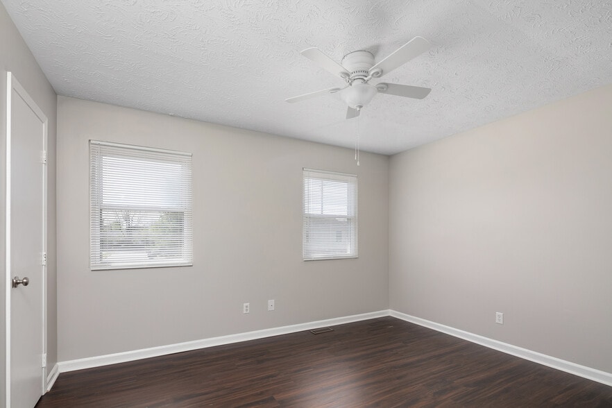 More Photos Of 117 Bradford Dr, Paris Apartments For Sale