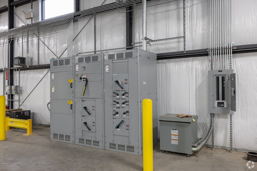 More Photos Of 3650 W Industrial Dr, Louisiana Manufacturing For Sale