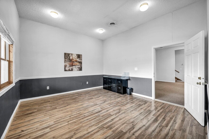 More Photos Of 4020-4028 Colorado Ave, Sheffield Storefront Retail Office For Sale
