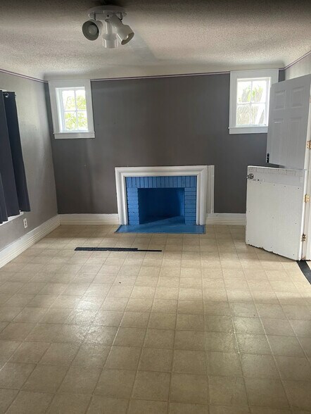 More Photos Of 673 S Main St, Plymouth Freestanding For Lease
