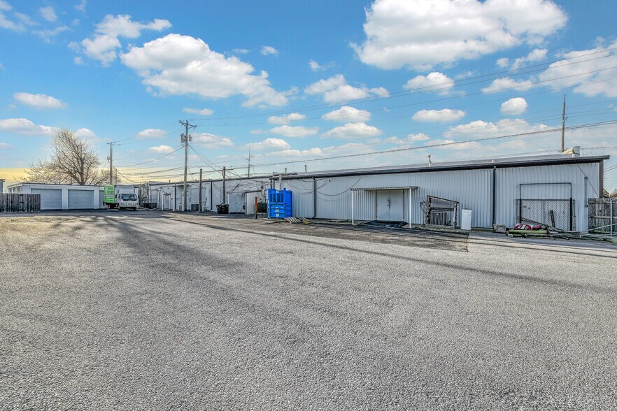 More Photos Of 1127 NW Cache Rd, Lawton General Retail For Sale