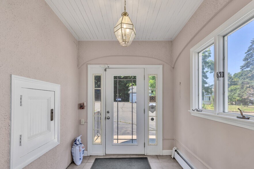 More Photos Of 110 Main St, Manchester Office Residential For Sale