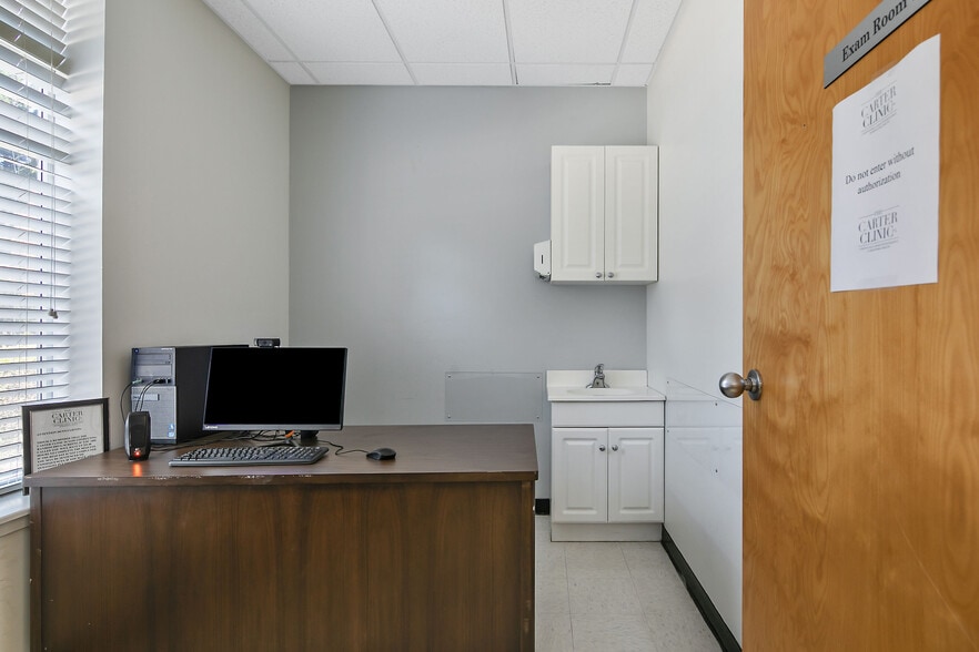 More Photos Of 303-305 Tilghman Dr, Dunn Medical For Sale