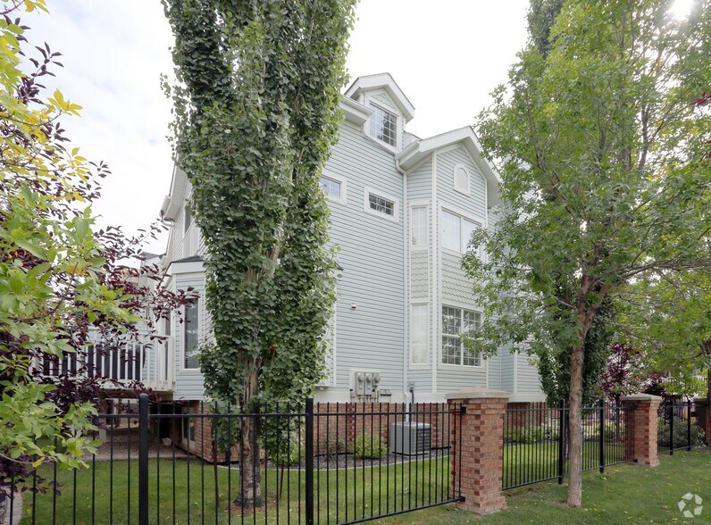 More Photos Of 10235 111 St NW, Edmonton Apartments For Sale