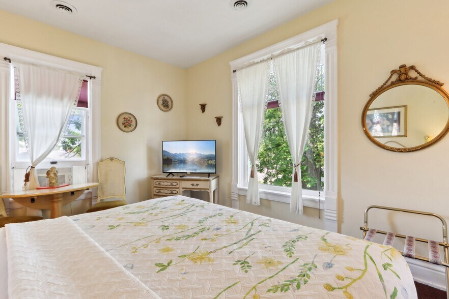 More Photos Of 910 River Rd, Wisconsin Dells Hotel For Sale