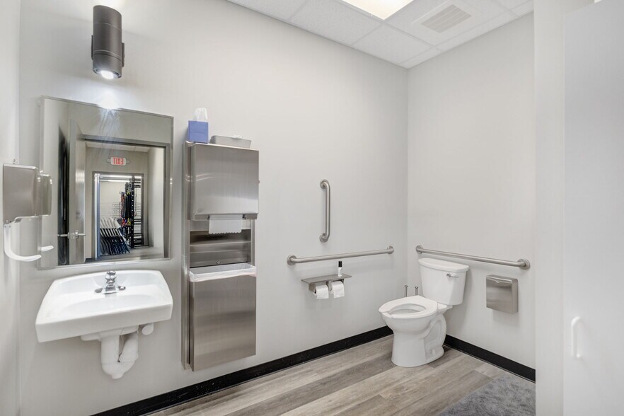 More Photos Of 1800 Laurens Rd, Greenville Freestanding For Lease