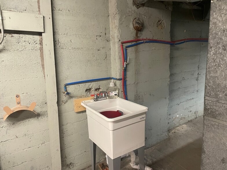 More Photos Of 3666-3672 Erie Ave, Cincinnati Restaurant For Lease