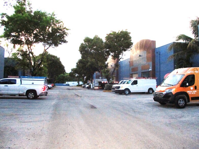 More Photos Of 20200 NW 2nd Ave, Miami Warehouse For Sale