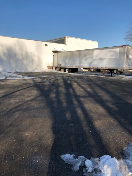 More Photos Of 321 Changebridge Rd, Pine Brook Freestanding For Lease