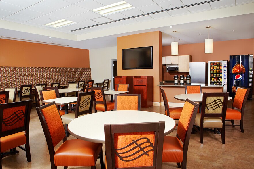 More Photos Of 385 Bell St, Dubuque Office For Sale