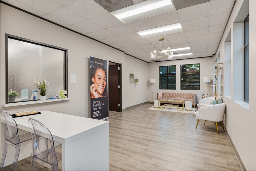 More Photos Of 1330 Kingwood Dr, Kingwood Medical For Lease