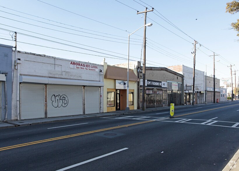 More Photos Of 826 SW Ralph David Abernathy Blvd, Atlanta Storefront For Lease