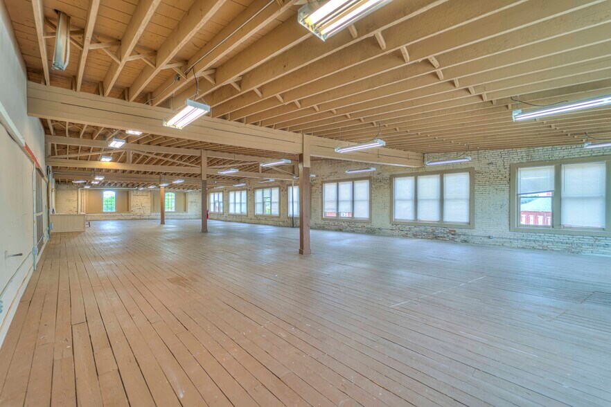 More Photos Of 409 Hupp Ave, Jackson Flex For Sale