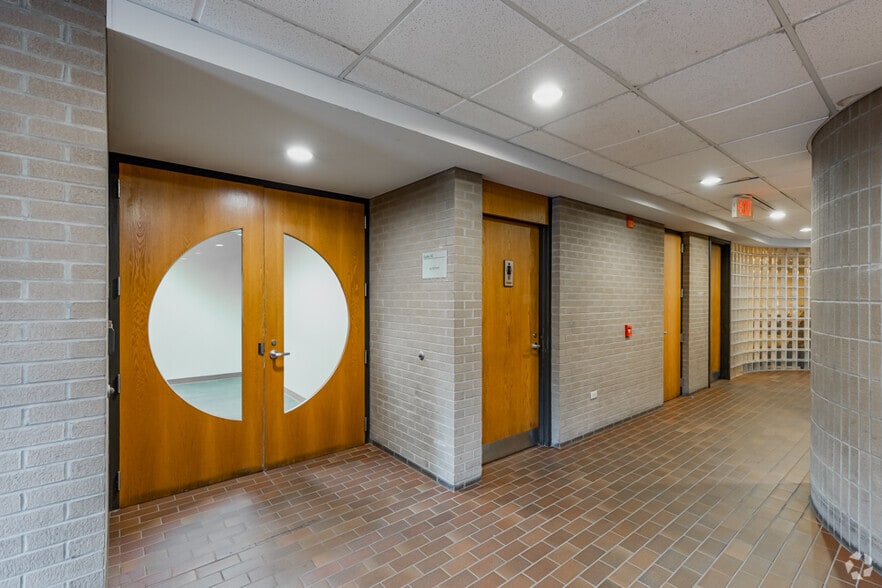 More Photos Of 300 Oxford Dr, Monroeville Office For Lease
