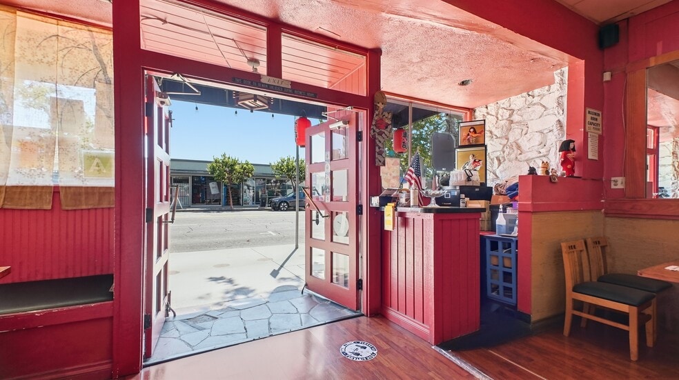 More Photos Of 409 Main St, El Segundo Storefront For Sale