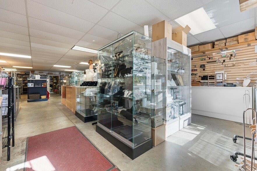 More Photos Of 1907 Sanford Rd, Wells General Retail For Sale