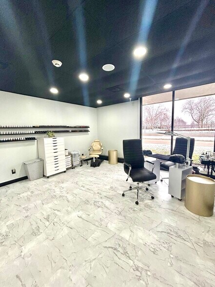 More Photos Of 1316 E Empire St, Bloomington General Retail For Sale