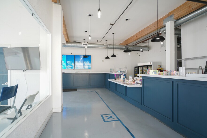 More Photos Of 353 S Palm Canyon Dr, Palm Springs Medical For Sale