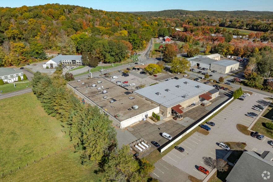 More Photos Of 125 Westbrook Rd, Essex Storefront For Sale